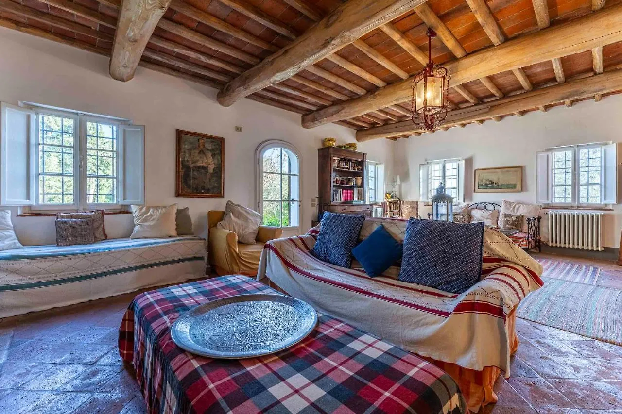 Villa La Casa Dei Limoni, Camaiore, Toscana, Indipendent House With Private Outdoor Garden Italy