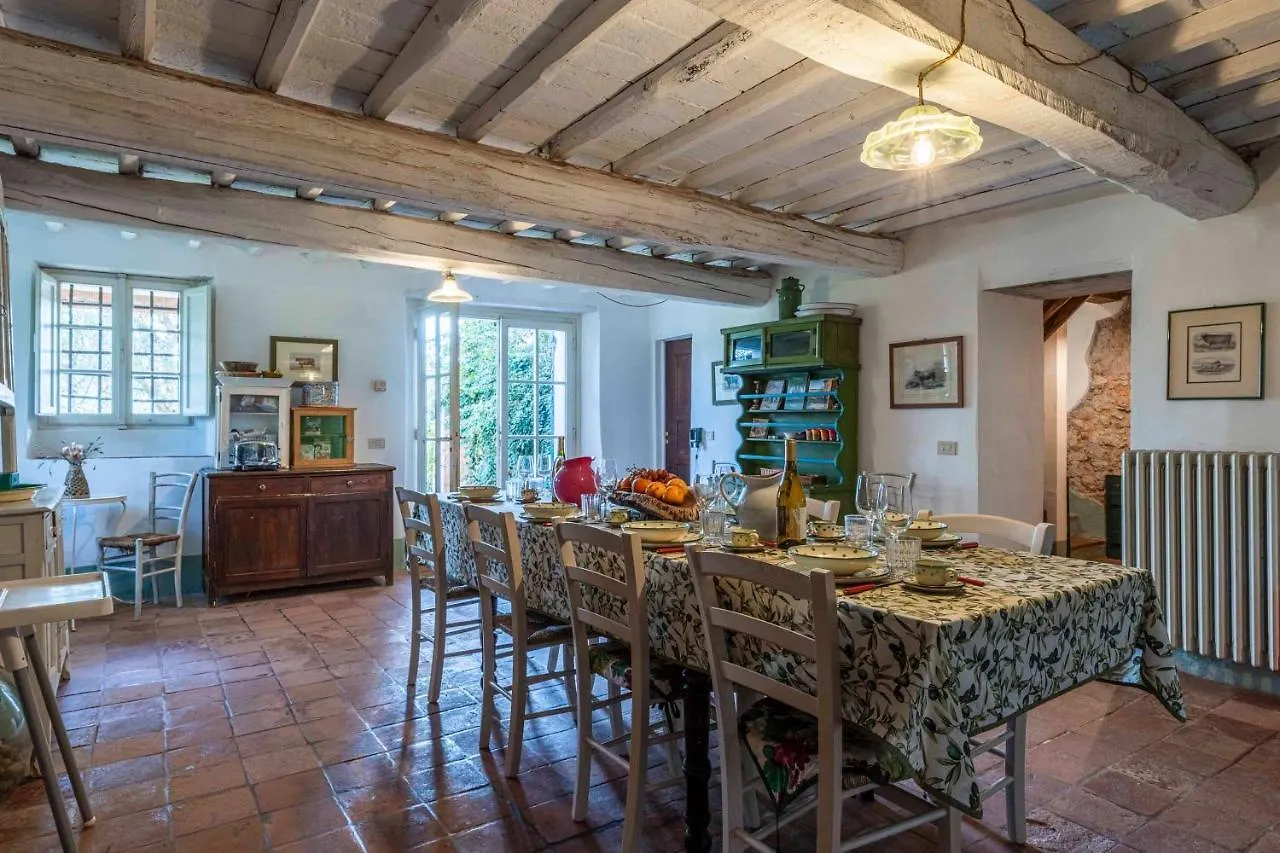 La Casa Dei Limoni, Camaiore, Toscana, Indipendent House With Private Outdoor Garden Villa