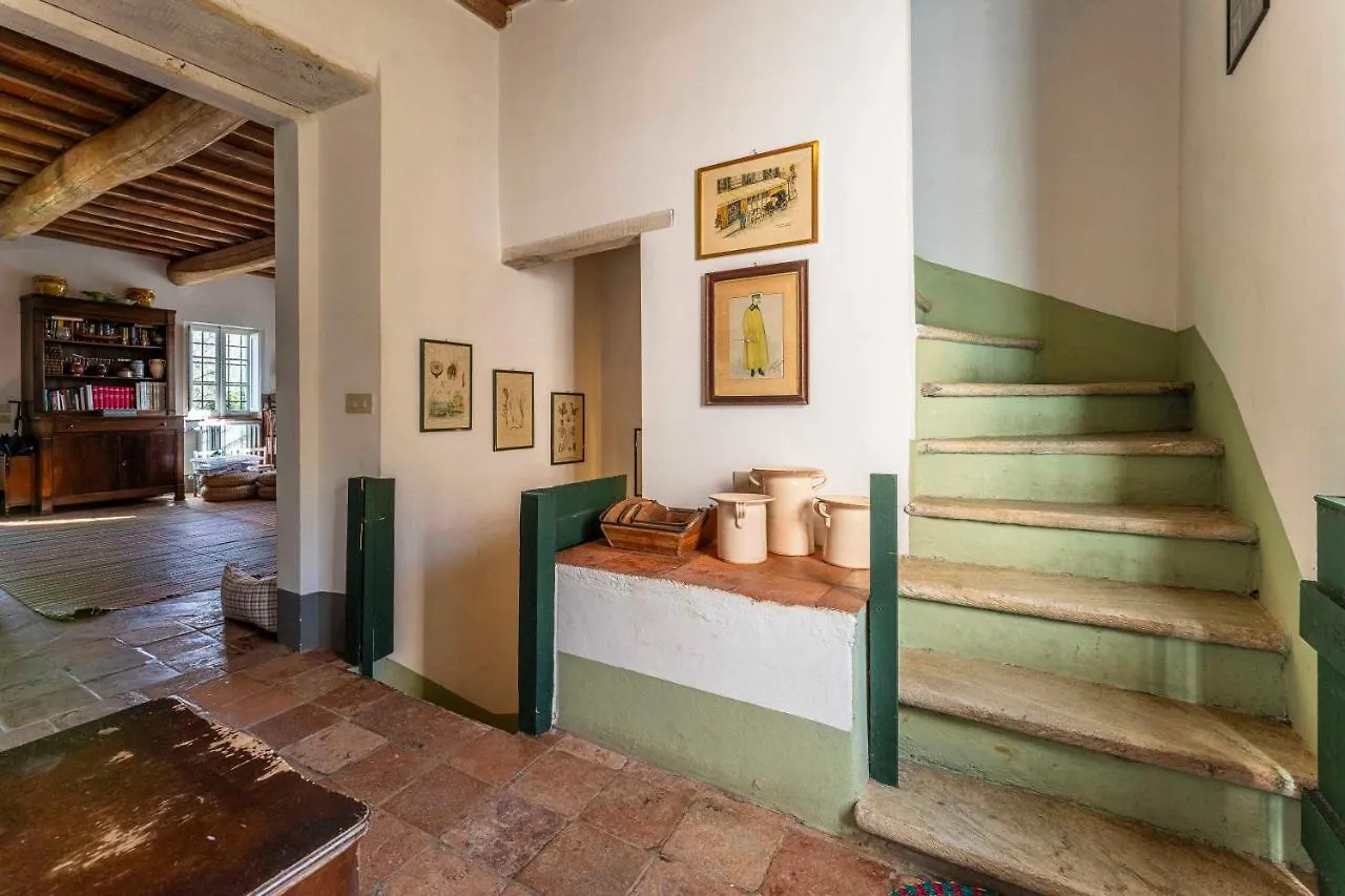 Villa La Casa Dei Limoni, Camaiore, Toscana, Indipendent House With Private Outdoor Garden